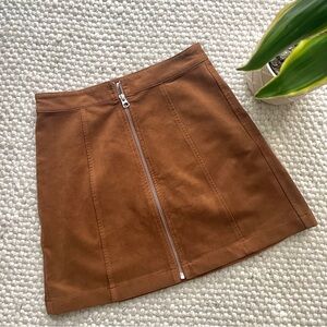 Aritzia Wilfred Free Faux Suede A-Line Mini Skirt with Front Zipper Size 4